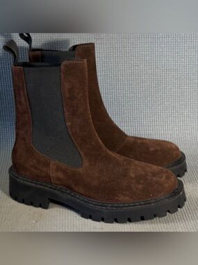 LAST Demmi Chelsea Boots Suede Women’s Size 10 US 41 EU